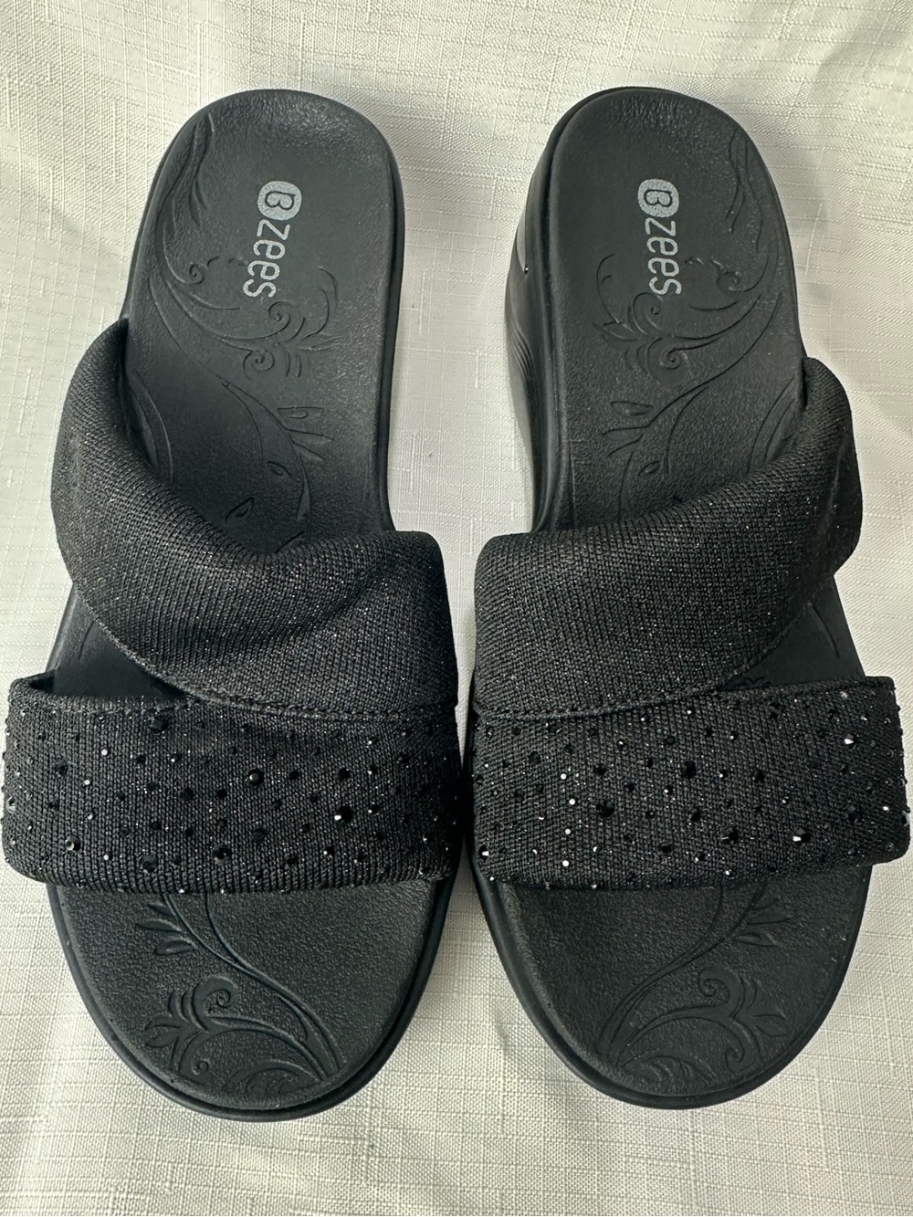 Bzees Black Sandals Size 7.5